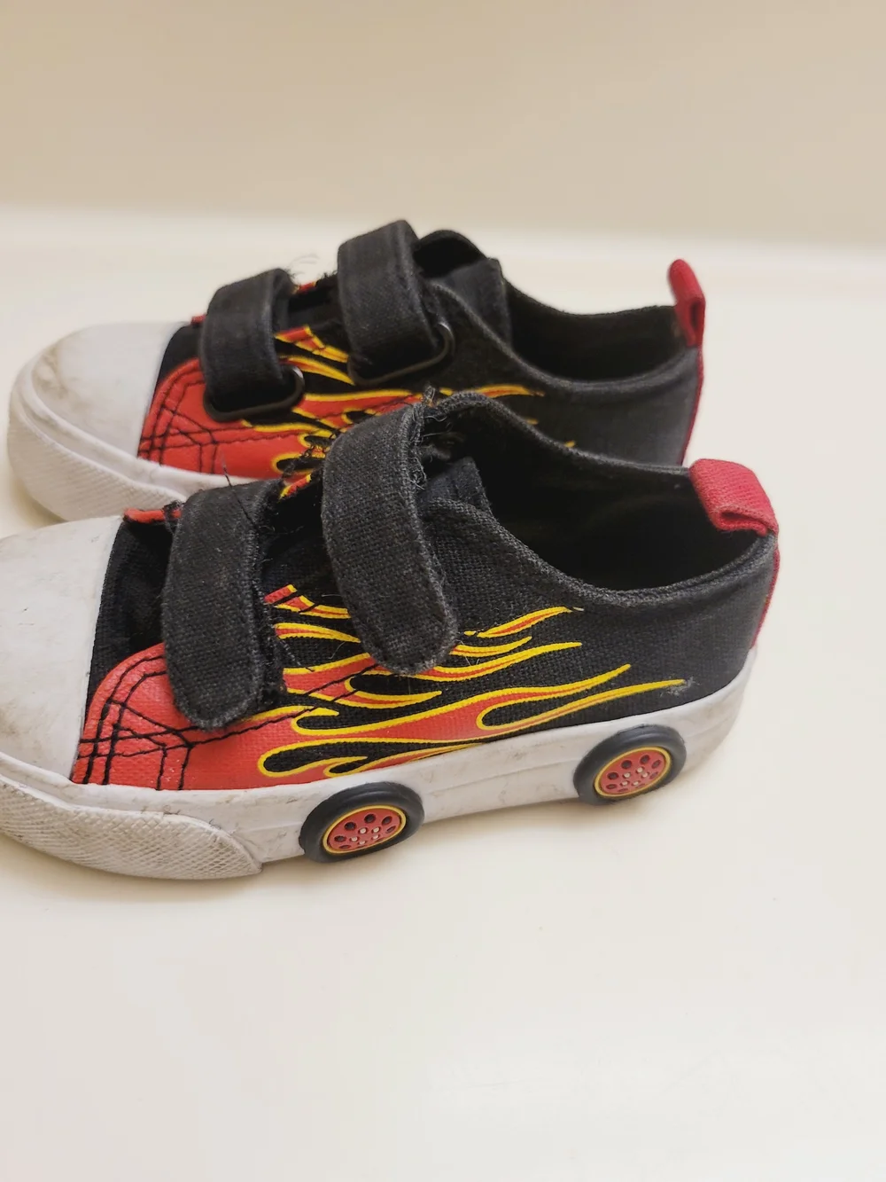 U.s Sports Toddler / Kids Black & Red Flame Velcro Sneakers with Toy Wheels Sz 6